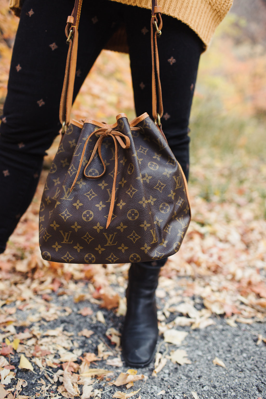 street style louis vuitton petit noe outfit